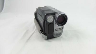 Sony DCR-TRV280 NTSC Digital8 Handycam Camcorder 20x Zoom - Video