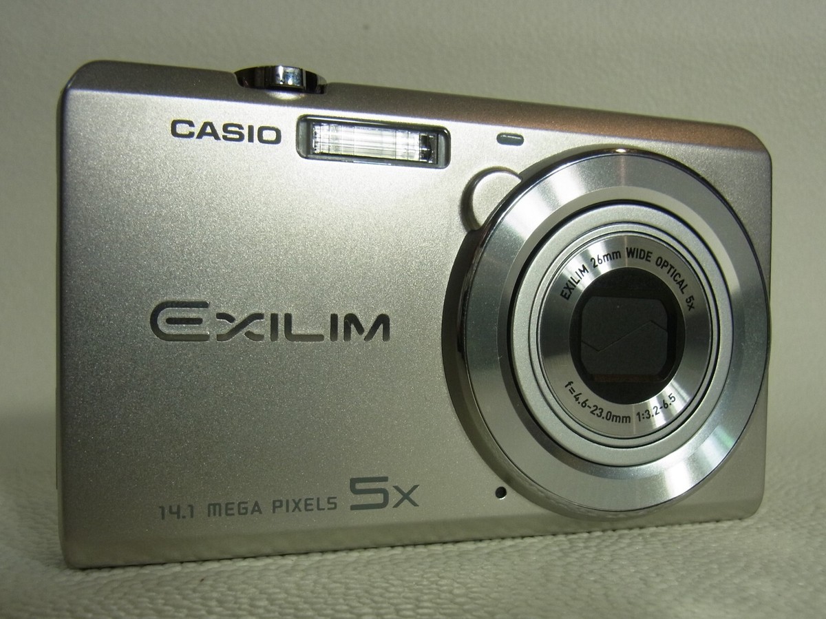 Casio EXILIM EX-Z680 ,14.1MP,5x,2.7in,Silver, Excellent from JAPAN
