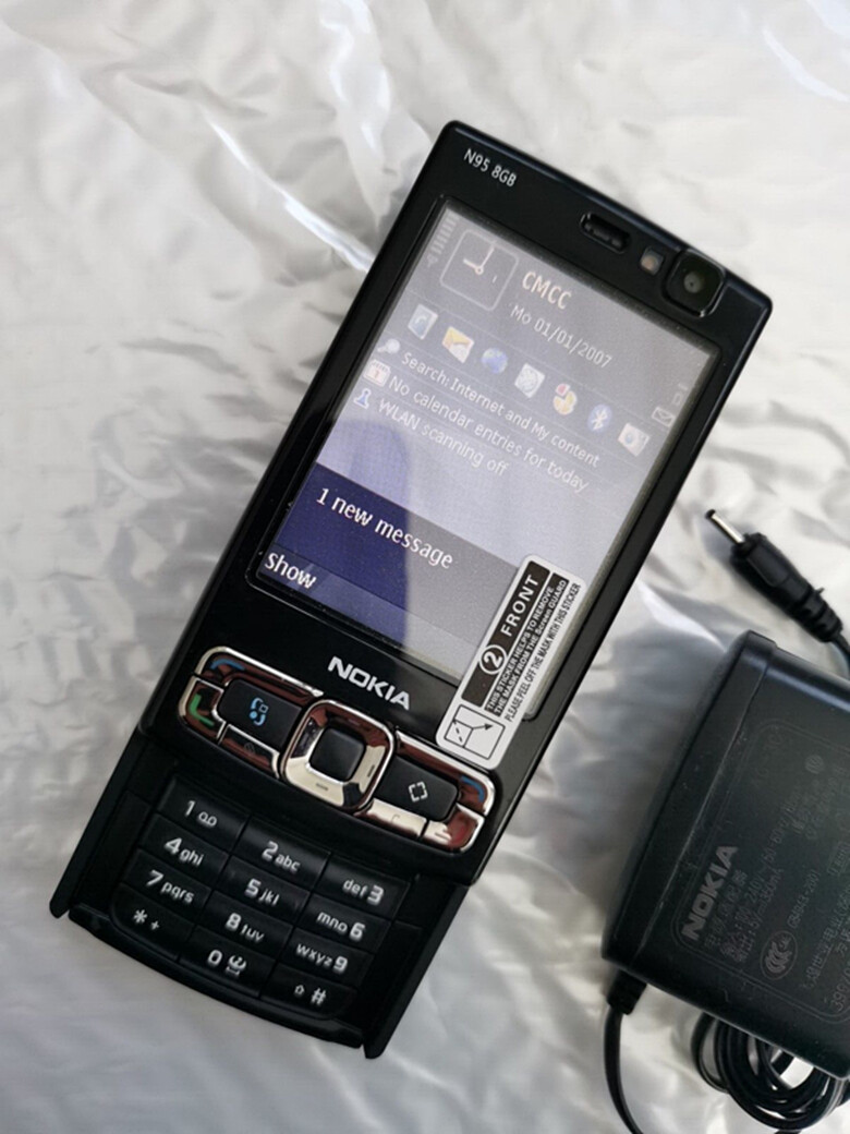 Unlocked NOKIA N95 8GB Mobile Phone 3G 5MP Wifi GPS 2.8''GSM