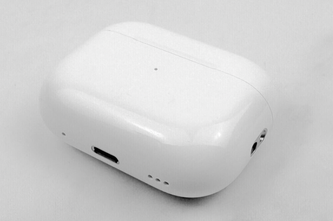 Apple AirPods Pro 2nd Gen. - MagSafe Lightning Charging Case A2700