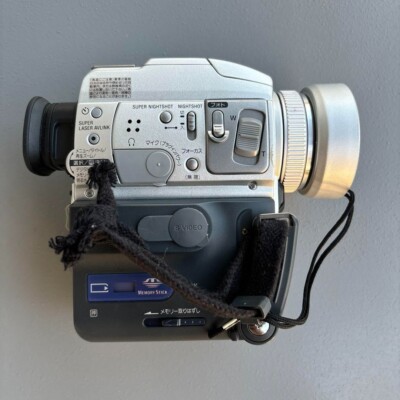 Sony Handycam DCR-PC110 Mini DV Hybrid Camcorder Nightshot 2.5 inc