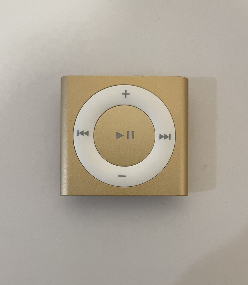 Apple iPod shuffle 4th Generation Gold (2 GB) Excellent Condition