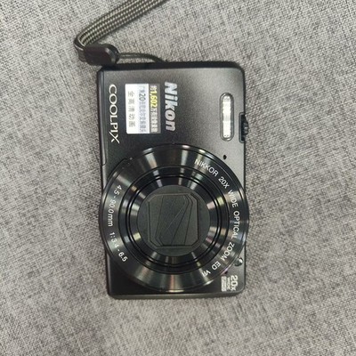 Nikon COOLPIX S7000 Digital Camera 16 MP 20x Optical Zoom English