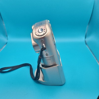 Fujifilm FinePix F Series F601 Zoom 3.1MP Digital Camera