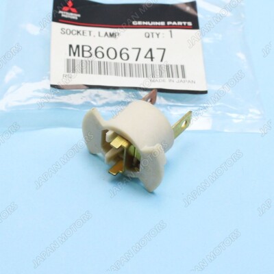 OEM Mitsubishi Outlander 2005-2006 MB606747 Headlight Socket Left