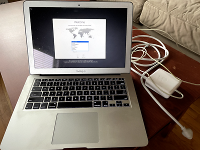 Apple MacBook Air (13-inch Early 2015) 1.6 GHz Intel core i5 256GB