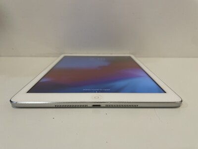 Apple iPad Air 1st Gen. 128GB, Wi-Fi, 9.7in - Silver - LOOSE