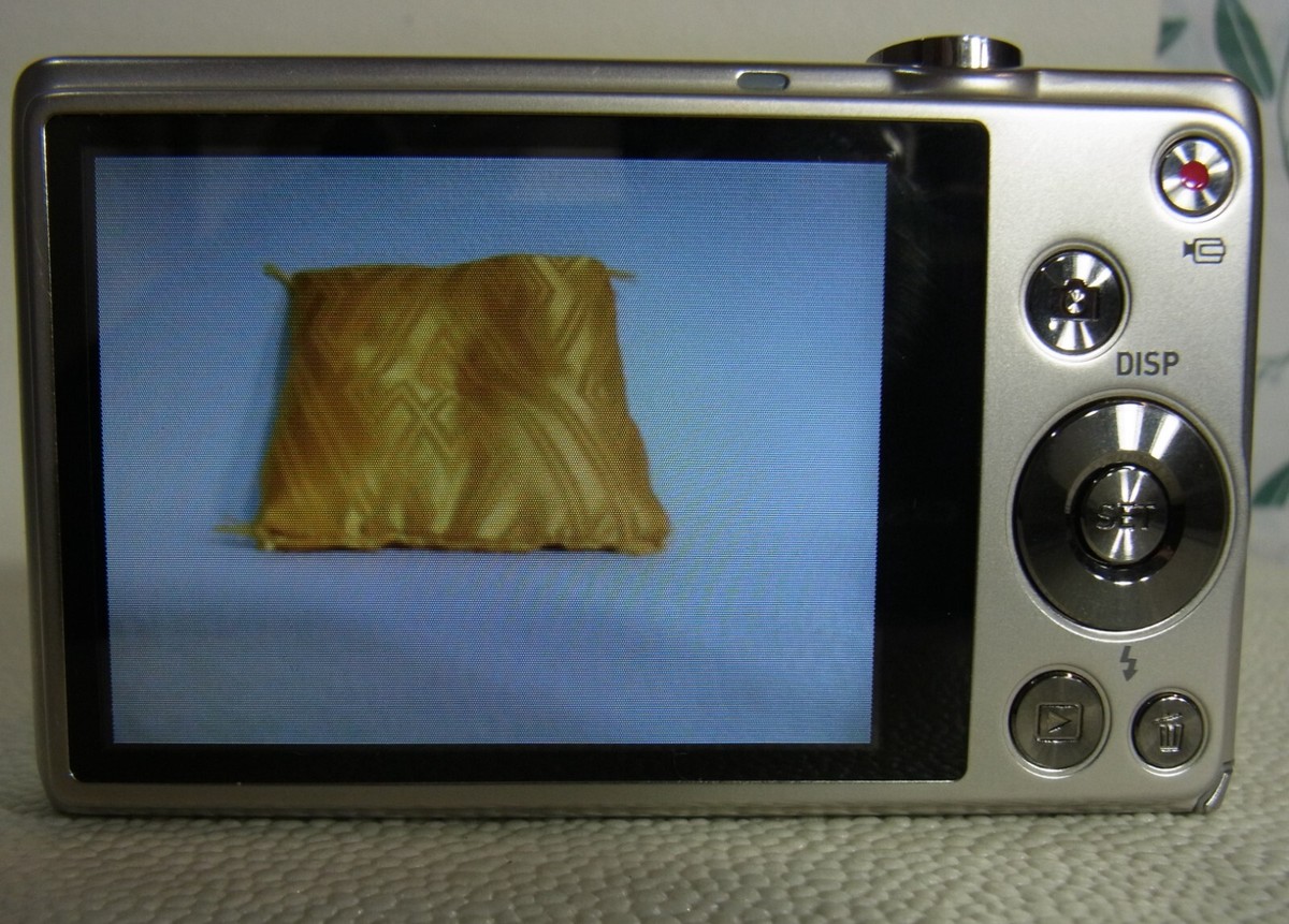 Casio EXILIM EX-Z680 ,14.1MP,5x,2.7in,Silver, Excellent from JAPAN