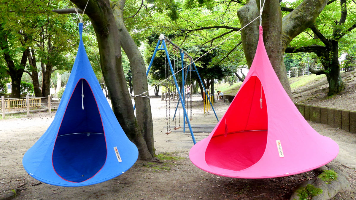 木や軒下につるすと空中に心地よい眠り＆リラックス空間が出現する