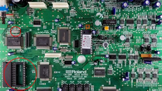 約30年前のローランドのシンセサイザーのバグを自力で修理した強者現る