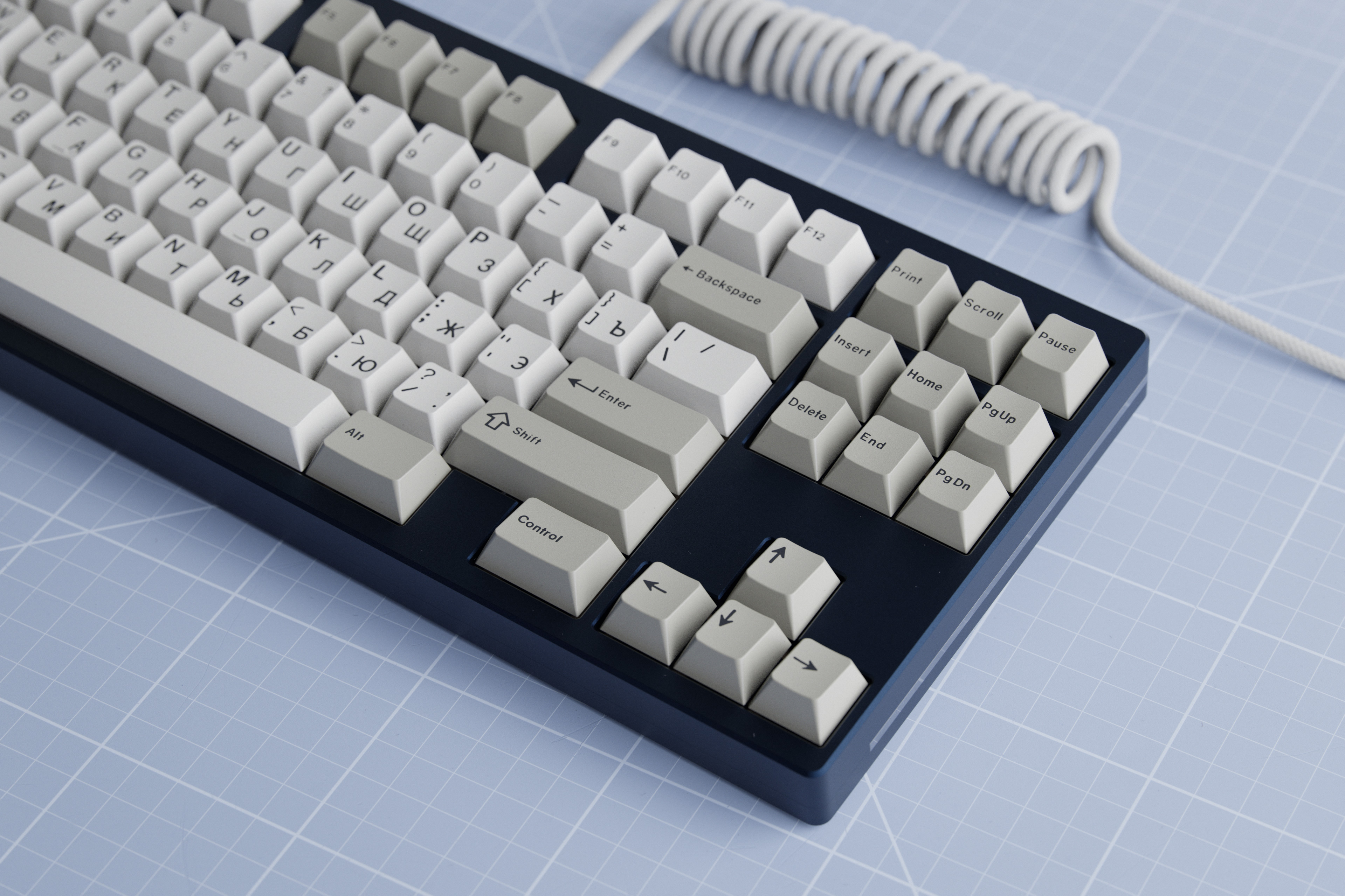 GB] GMK Cyrillic WoB & Beige
