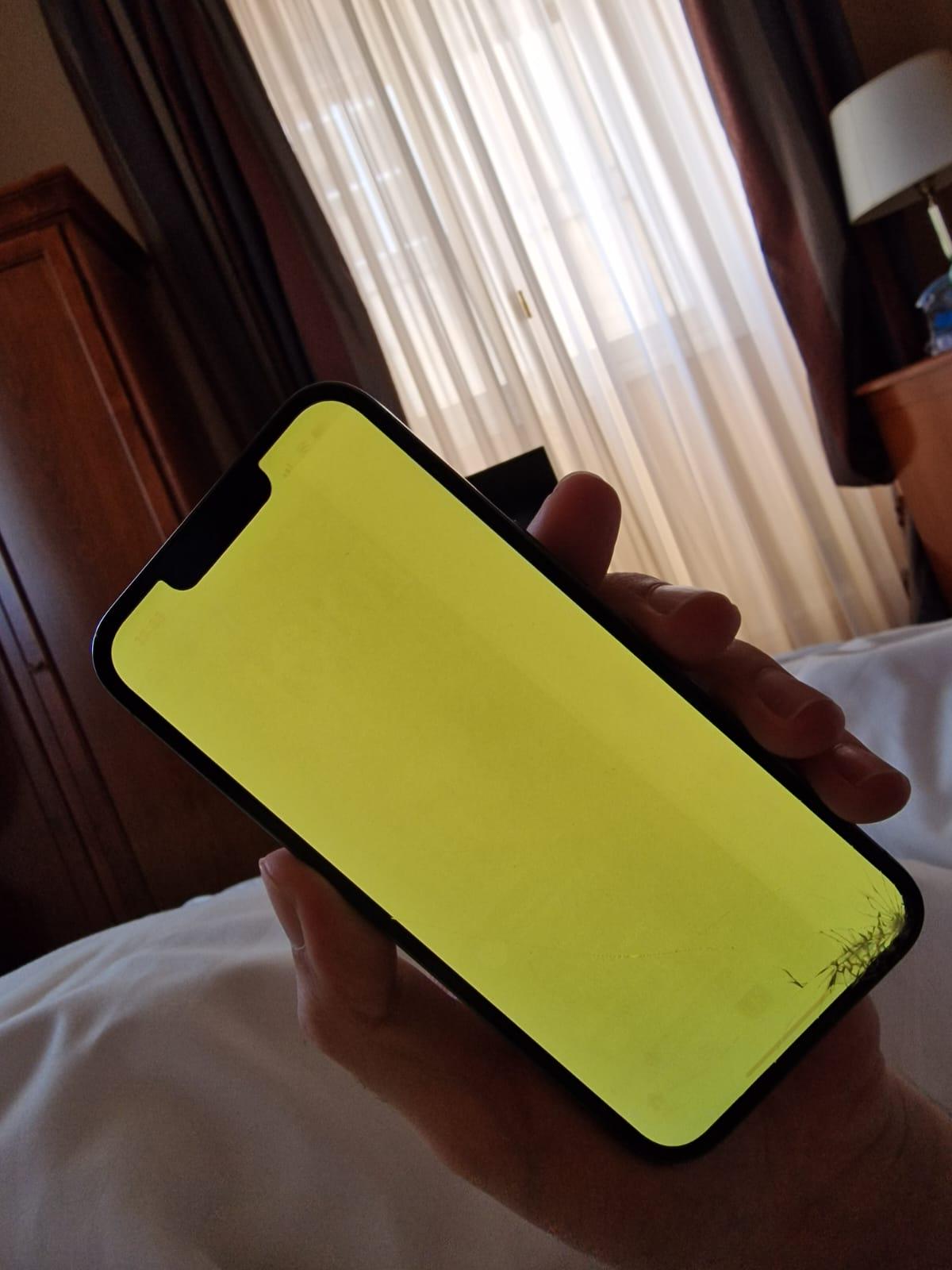 助けて] iPhone 13 Proの画面が割れて黄色くなっちゃった : r/Iphonerepair