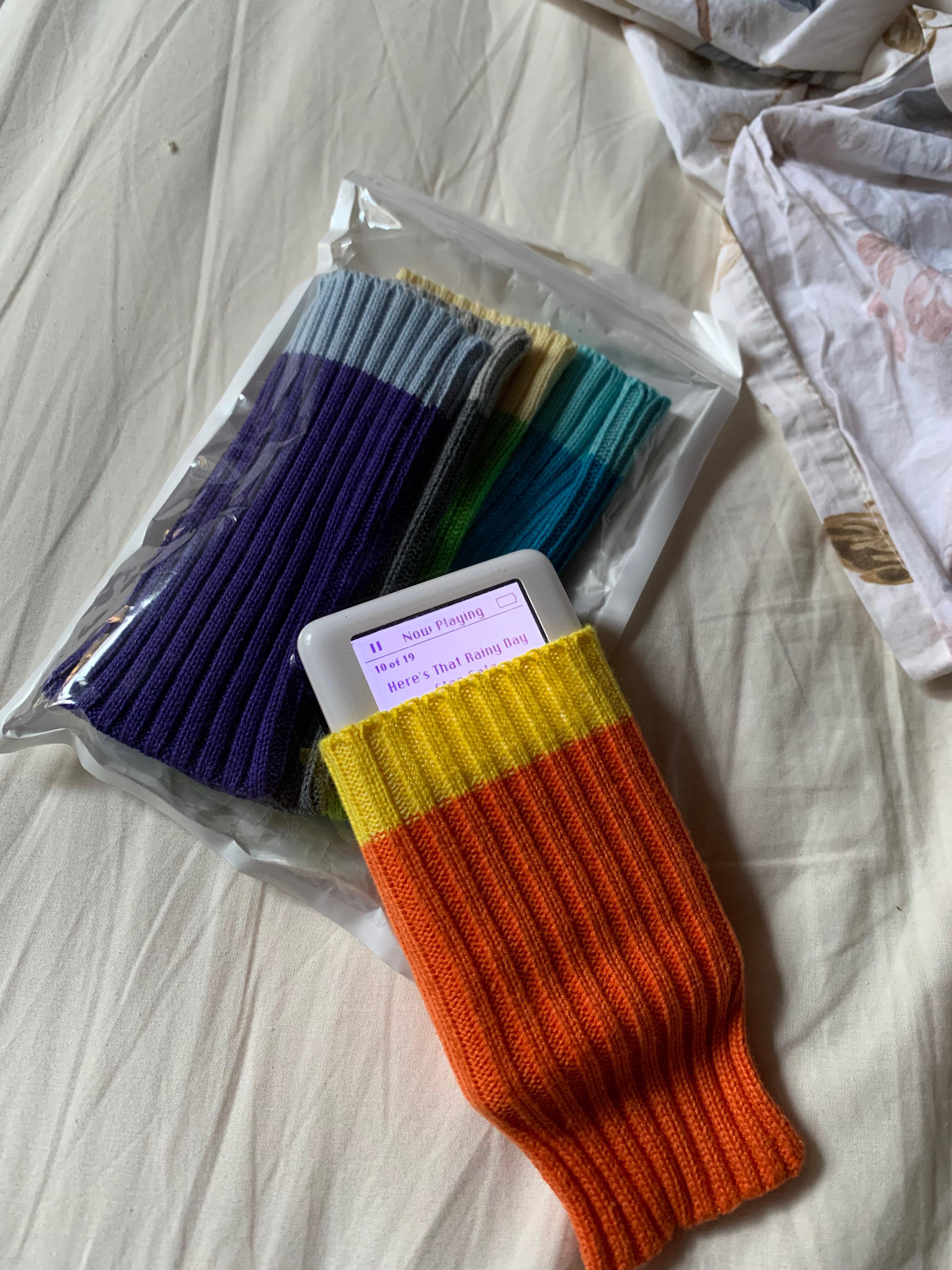 Aliexpressでこの「Apple」の靴下を買ったんだ。 : r/ipod