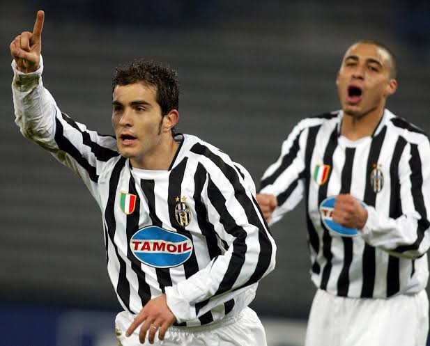 2003年から2004年にかけて、なぜユヴェントスはUEFAチャンピオンズ