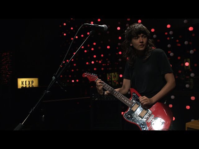 Courtney Barnett - Sunday Roast (Live on KEXP) - YouTube