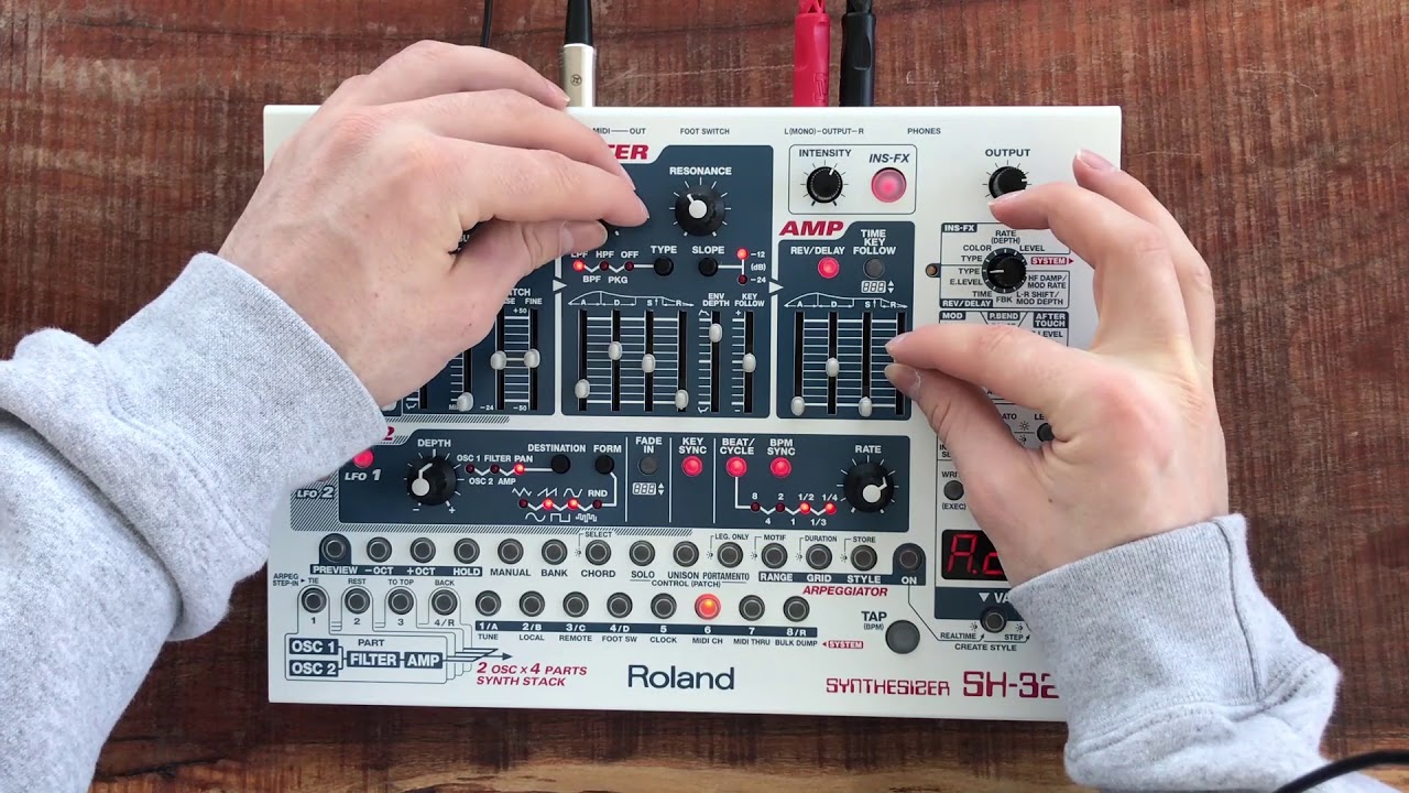 Roland SH-32 - Sound Demo HD - YouTube