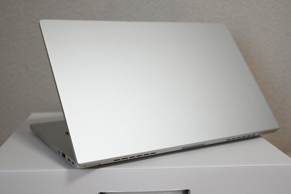 Intel NUC M15レビュー！クラス最高のパフォーマンスと完成度を誇る