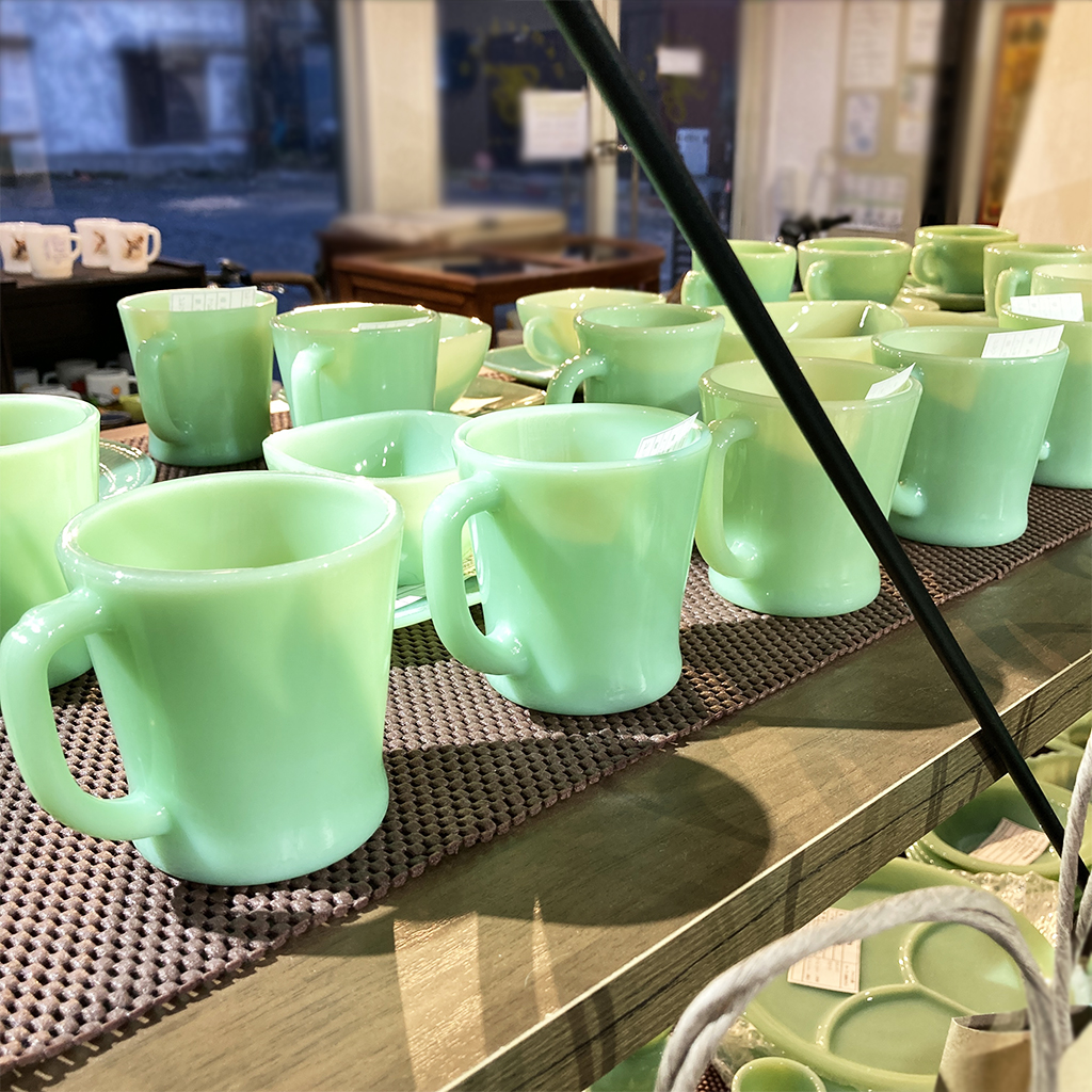 レア品！Fire-kingホワイトのヘビーマグとエキストラヘビーカップ