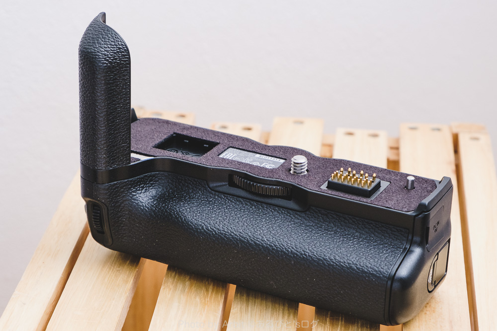 FUJIFILM X-T3用】縦位置バッテリーグリップVGーXT3レビュー: ホールド