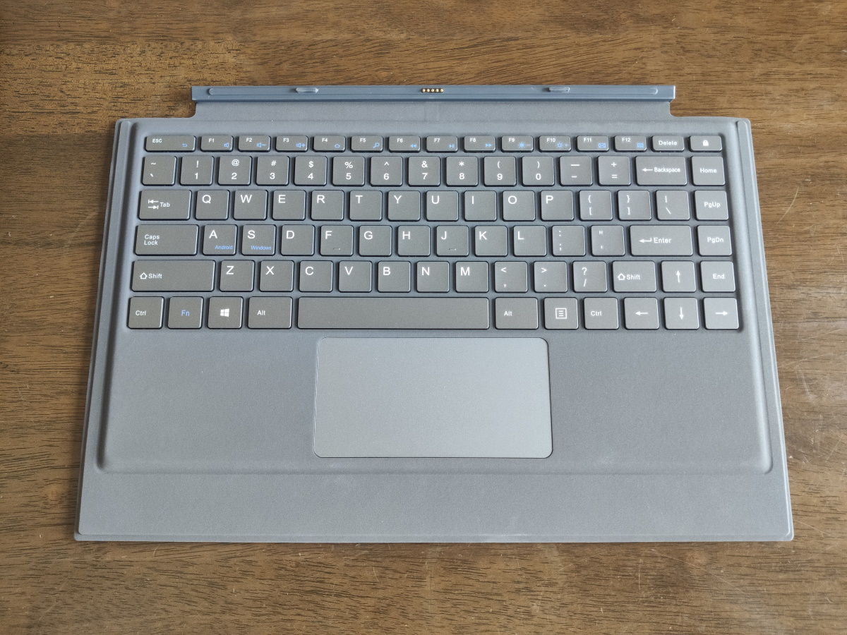 UPERFECT X Proの実機レビュー － 15.6インチのタイプカバー型
