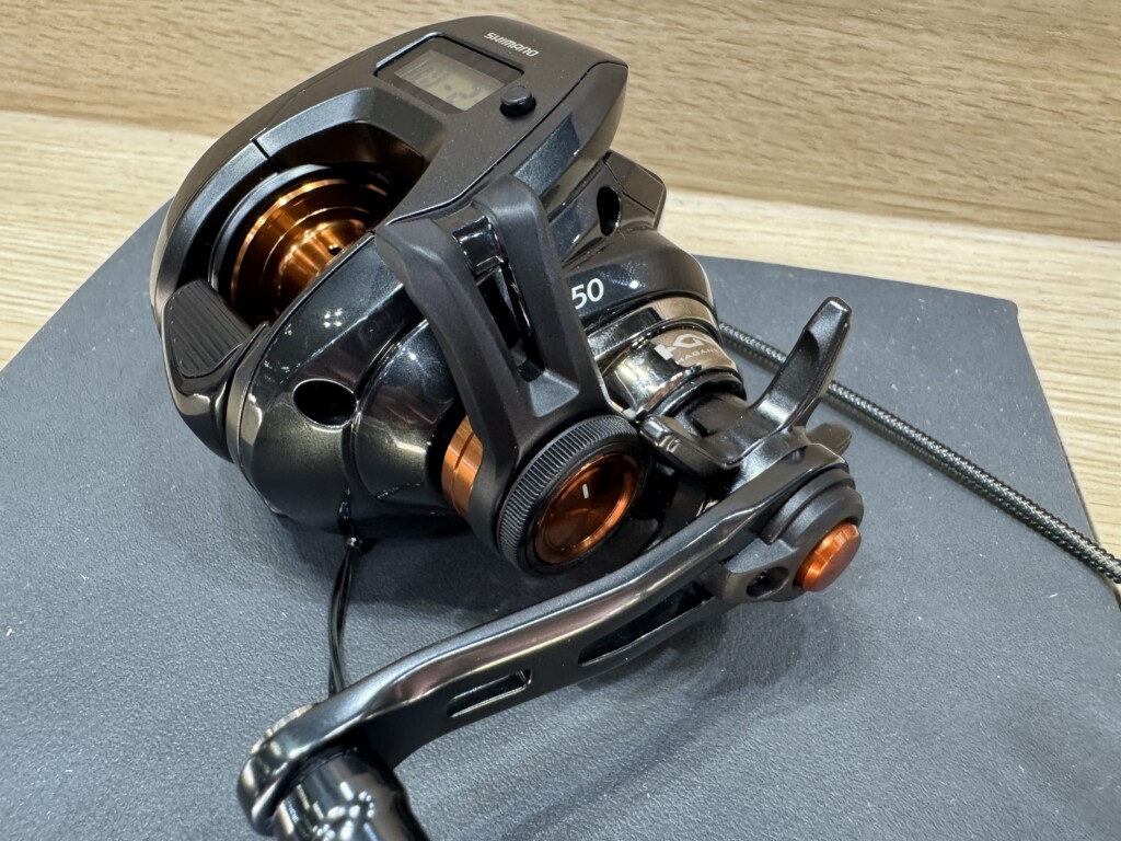 シマノ2025新製品】フォールの釣りを究めるリール「バルケッタ F