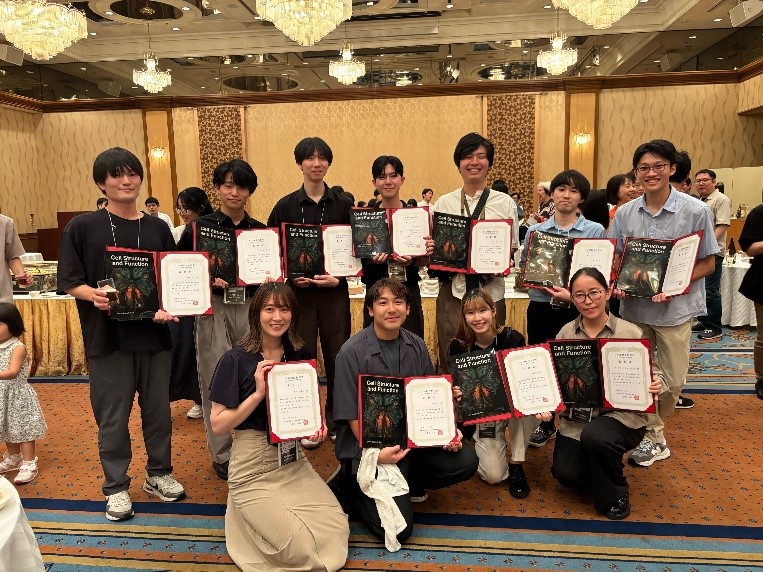 博士課程の和田くんが日本細胞生物学会「若手の会」会長として、実験
