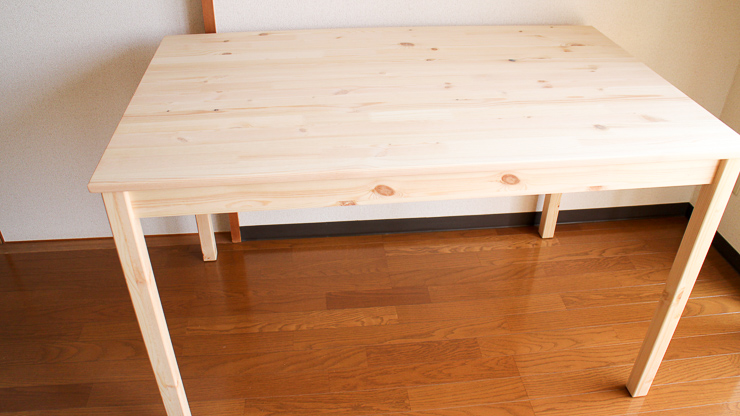 IKEAのパイン材テーブルINGO（インゴー）の脚をカットしてペイントしま