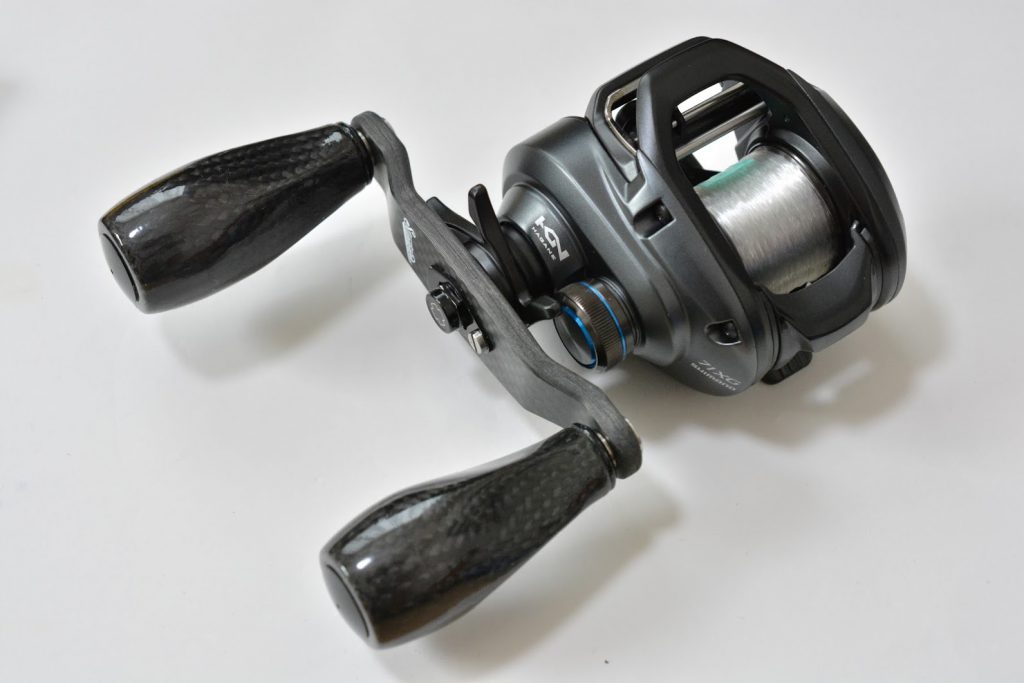 シマノSLX MGL カスタム。マットブラックとブルーアルマイトを活かすぜ