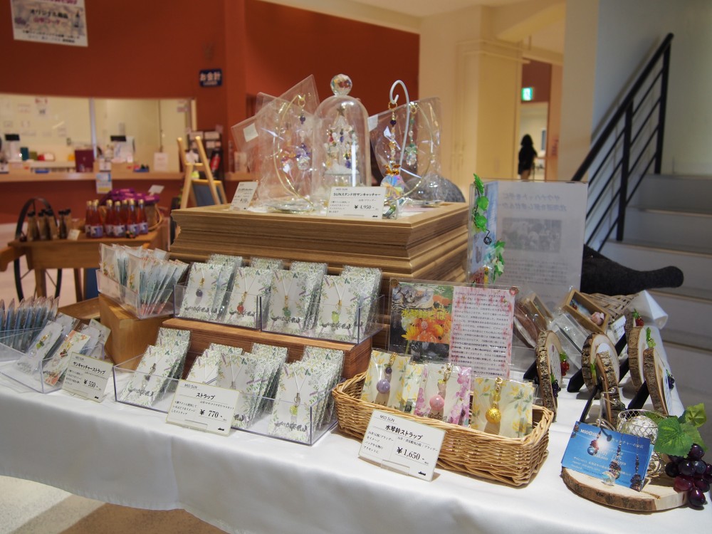 スワロフスキーを使用したサンキャッチャー】／【公式】いけだワイン城