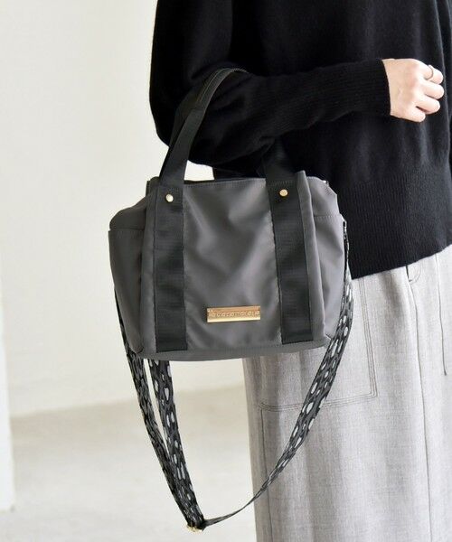 quaranciel: 2way 8ポケット ライン ショルダー バッグ （ショルダー
