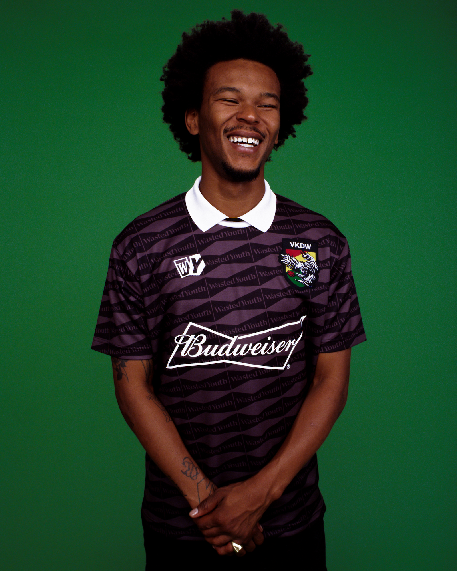 ウェイステッド ユース」×「バドワイザー」のコレクションが7月9日発売