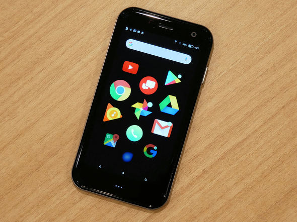 手のひらサイズの超小型スマホ「Palm Phone」発売 写真で実機を