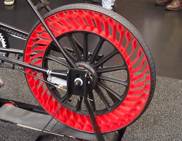 メンテフリー目指す」 パンクしない自転車タイヤ、開発の狙い：東京