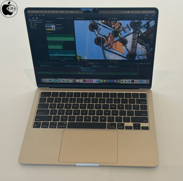 M2搭載の新型「MacBook Air」にApple円盤本社で触れた 電源ケーブルの
