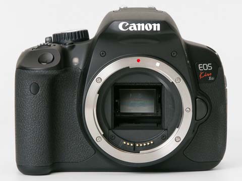 ハイブリッドCMOS AFに対応したKiss最新作――キヤノン「EOS Kiss X6i