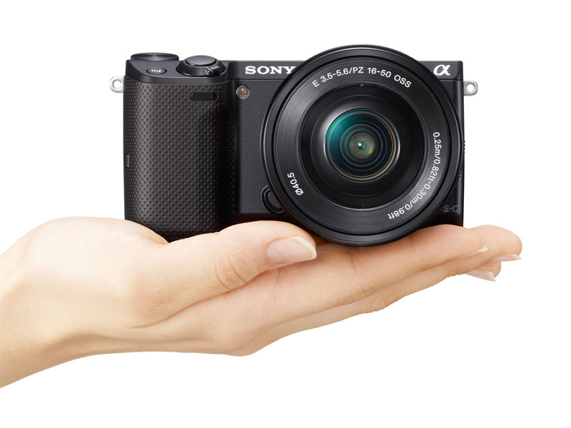 ソニー、スマホとの親和性を高めたNFC対応ミラーレス「NEX-5T