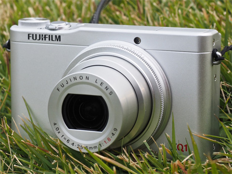 激戦区参入 シンプルデザイン高級コンパクト「FUJIFILM XQ1」を検証
