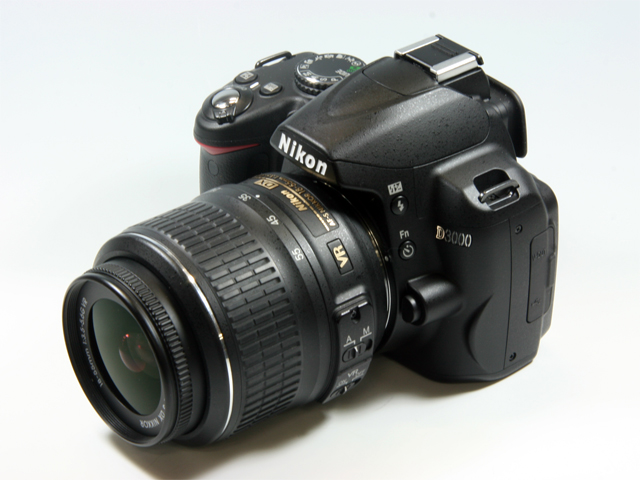 手ほどきしてくれる優しいデジ一眼――ニコン「D3000」：レビュー（1/3