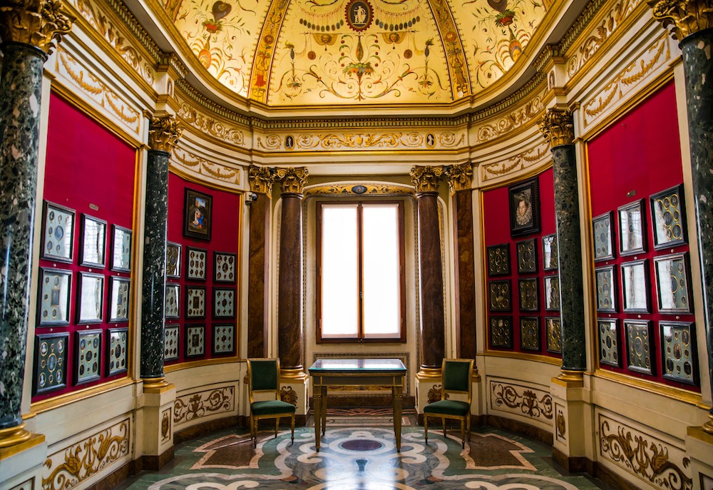 アンティーク洋書 ウフィッツィ美術館The Uffizi Gallery アンティーク