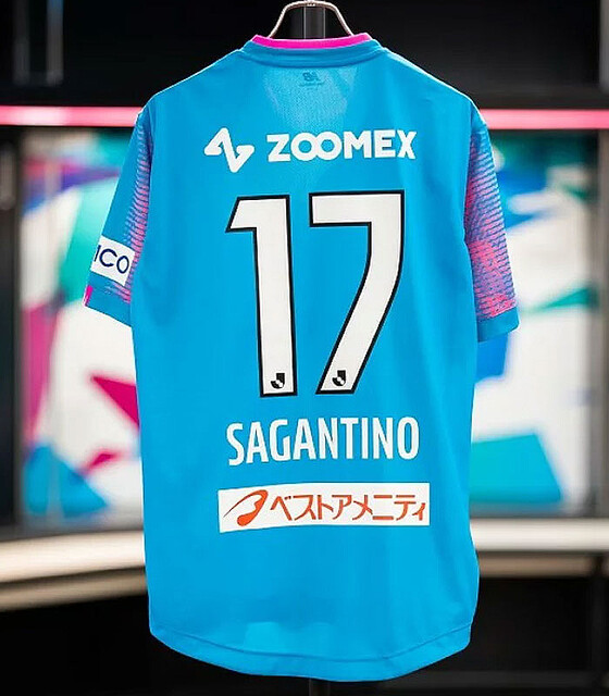 サガン鳥栖、2023新ユニフォーム発表！ギザギザは90年代「懐かしのNB