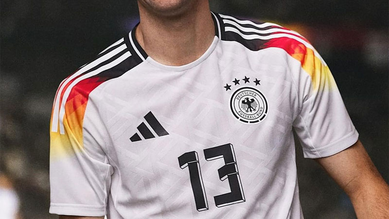 ドイツ代表、EURO2024に向けた新ユニフォームを発表！アウェイは驚愕色