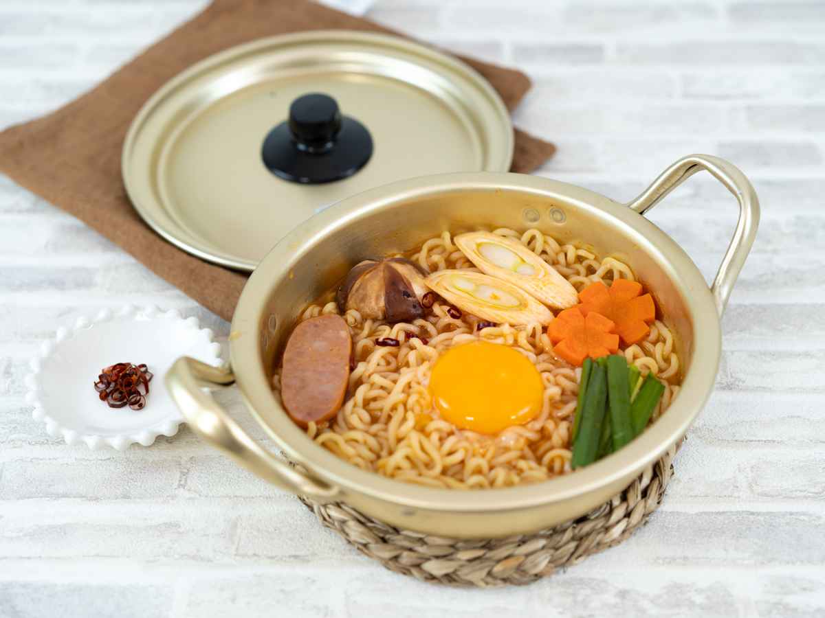 楽天市場】ラーメン鍋 18cm 浅型 アルミ製 味覚探訪 韓国編 両手鍋