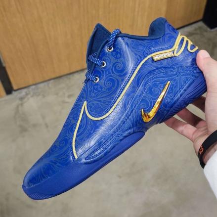 国内11月19日発売予定】 モノポリー × ナイキ レブロン 22 EP ディープ