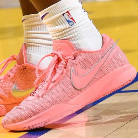 国内8月1日発売予定】 ナイキ レブロン 20 EP ピンクゲイズ