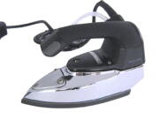 業務用アイロン 家庭用アイロンのおよそ3倍の豊富な蒸気量でプロの