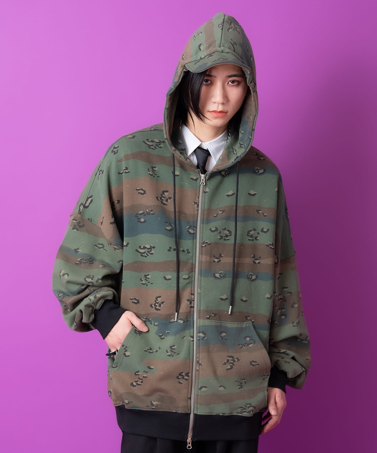 バックナンバリングカモフラスウェットツバ付きフードジップアップ