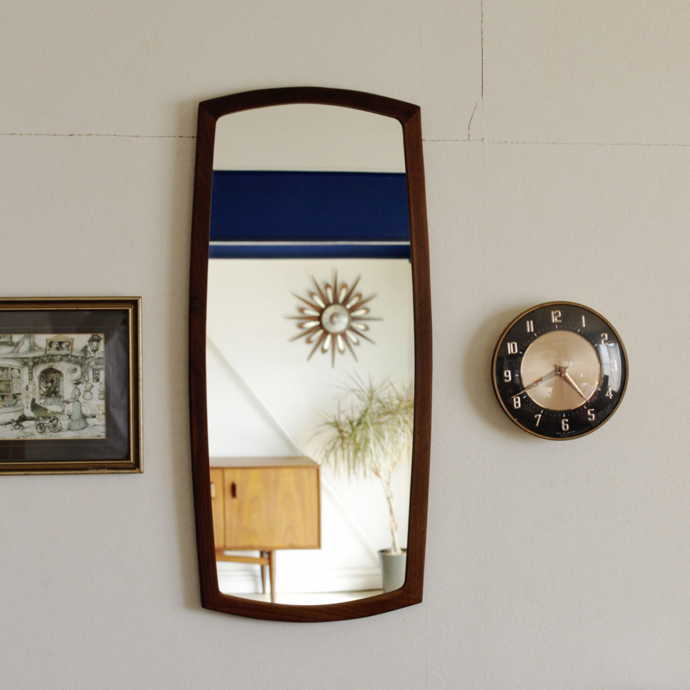 何か物足りない？そんな時こそミラーです。ビンテージ壁掛けミラー