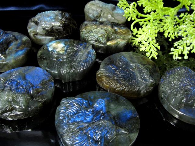 鮮やかシラー ラブラドライト オオカミ(狼) 彫刻置物 1個売り 重さ約