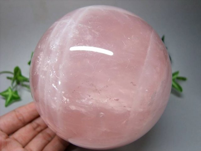 希少サイズ 大玉 ローズクォーツ（紅石英） 丸玉 台座付 直径約111mm