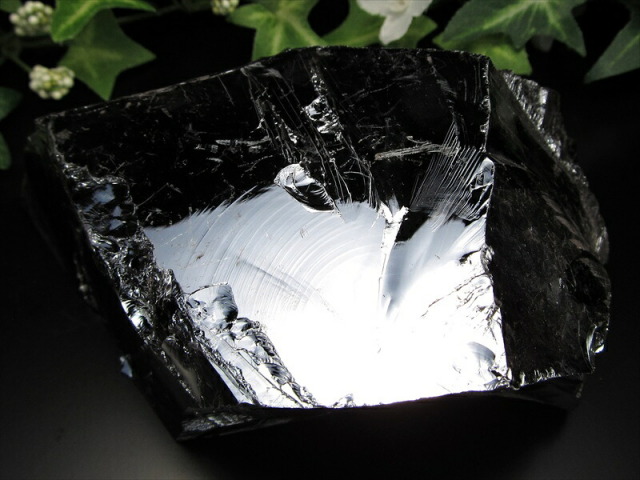 テラヘルツ鉱石 原石 最大幅133mm 重さ615g つやつや光沢 話題の 高